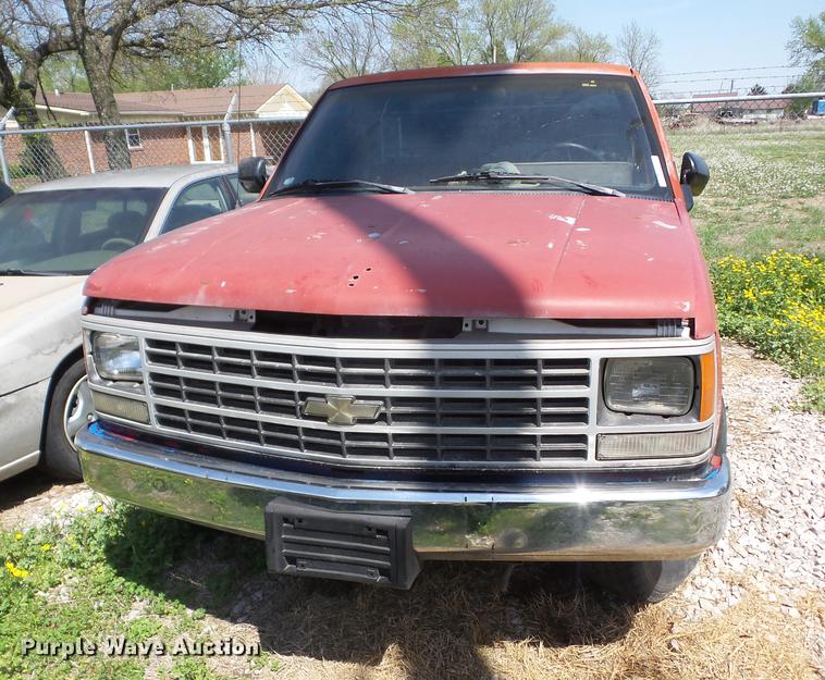 image for item EI9796 1989 Chevrolet 2500 pickup truck