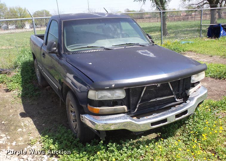 image for item EI9797 2001 Chevrolet Silverado 1500 pickup truck