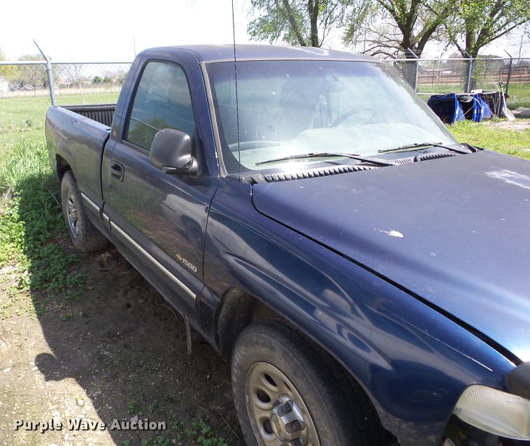 image for item EI9797 2001 Chevrolet Silverado 1500 pickup truck