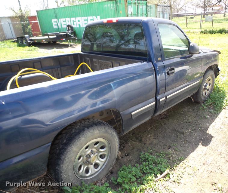 image for item EI9797 2001 Chevrolet Silverado 1500 pickup truck