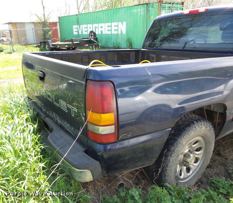 image for item EI9797 2001 Chevrolet Silverado 1500 pickup truck