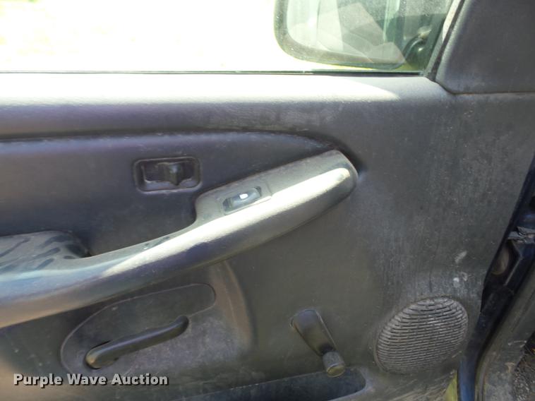 image for item EI9797 2001 Chevrolet Silverado 1500 pickup truck