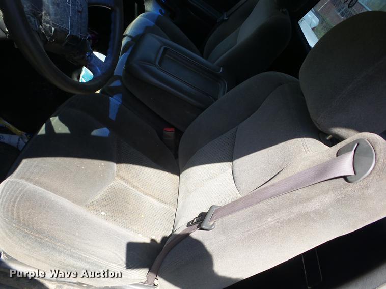 image for item EI9797 2001 Chevrolet Silverado 1500 pickup truck