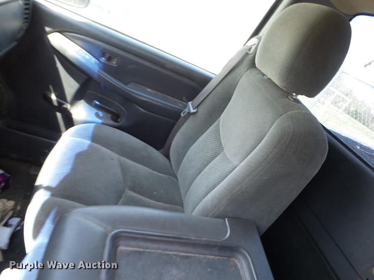 image for item EI9797 2001 Chevrolet Silverado 1500 pickup truck