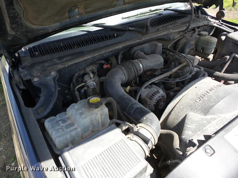 image for item EI9797 2001 Chevrolet Silverado 1500 pickup truck