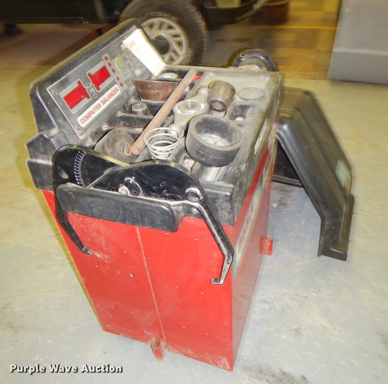 image for item EJ9997 Coats direct drive solid state wheel balancer