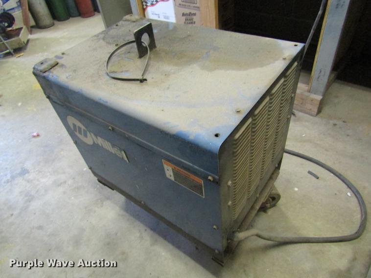 image for item EP9752 Miller Dialarc 250 AC/DC welder