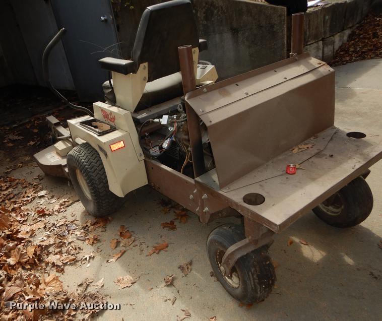 image for item EQ9813 Grasshopper 718 ZTR lawn mower