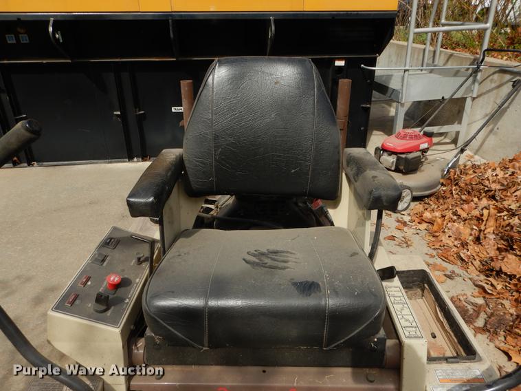 image for item EQ9813 Grasshopper 718 ZTR lawn mower