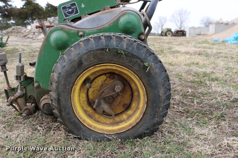 image for item EW9158 John Deere 22 greens mower
