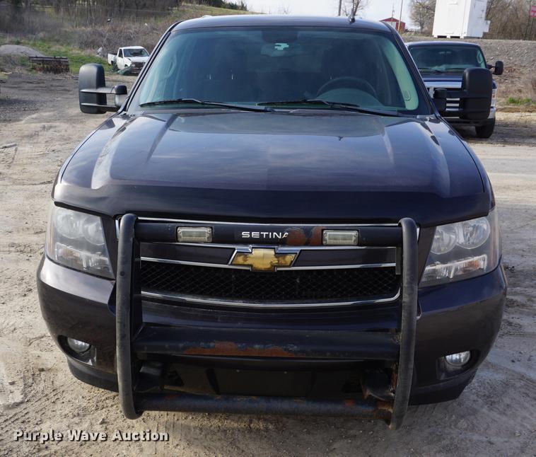 image for item L4803 2011 Chevrolet Suburban 2500 SUV