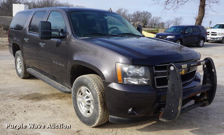 image for item L4803 2011 Chevrolet Suburban 2500 SUV