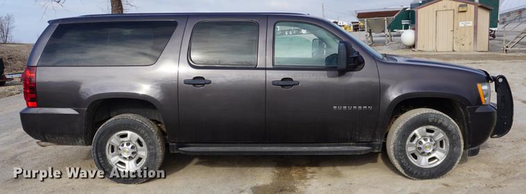 image for item L4803 2011 Chevrolet Suburban 2500 SUV