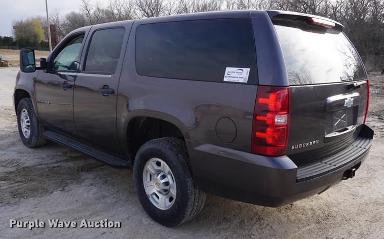 image for item L4803 2011 Chevrolet Suburban 2500 SUV