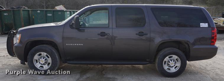 image for item L4803 2011 Chevrolet Suburban 2500 SUV