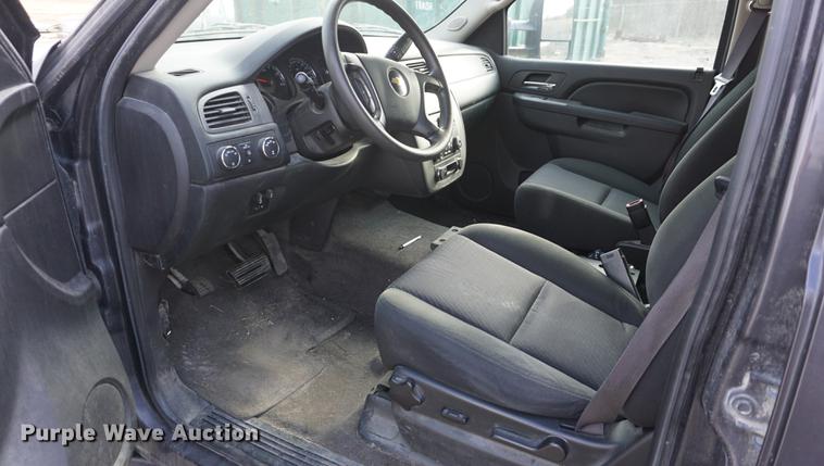 image for item L4803 2011 Chevrolet Suburban 2500 SUV