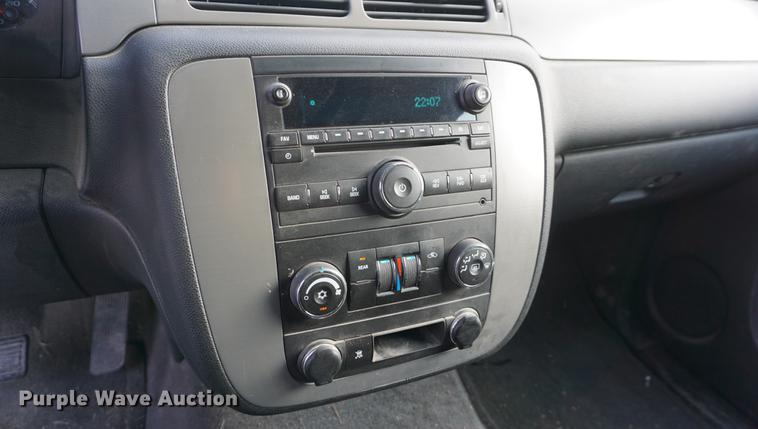 image for item L4803 2011 Chevrolet Suburban 2500 SUV