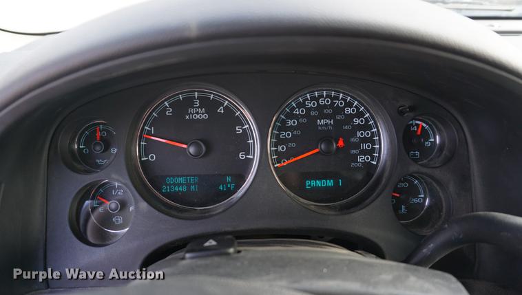 image for item L4803 2011 Chevrolet Suburban 2500 SUV