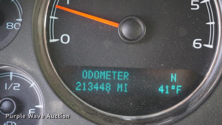 image for item L4803 2011 Chevrolet Suburban 2500 SUV