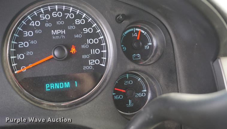 image for item L4803 2011 Chevrolet Suburban 2500 SUV