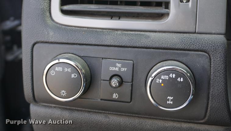 image for item L4803 2011 Chevrolet Suburban 2500 SUV