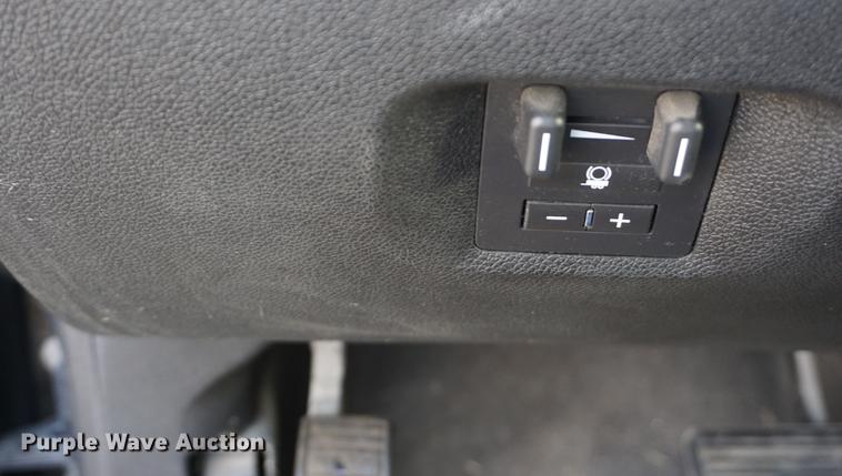 image for item L4803 2011 Chevrolet Suburban 2500 SUV