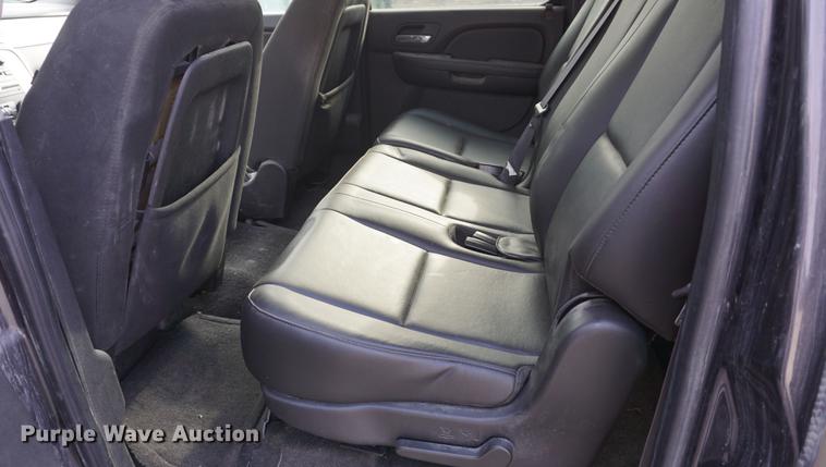 image for item L4803 2011 Chevrolet Suburban 2500 SUV