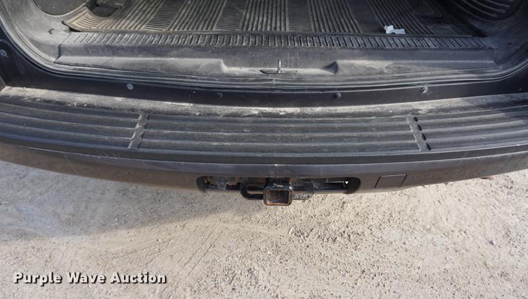 image for item L4803 2011 Chevrolet Suburban 2500 SUV