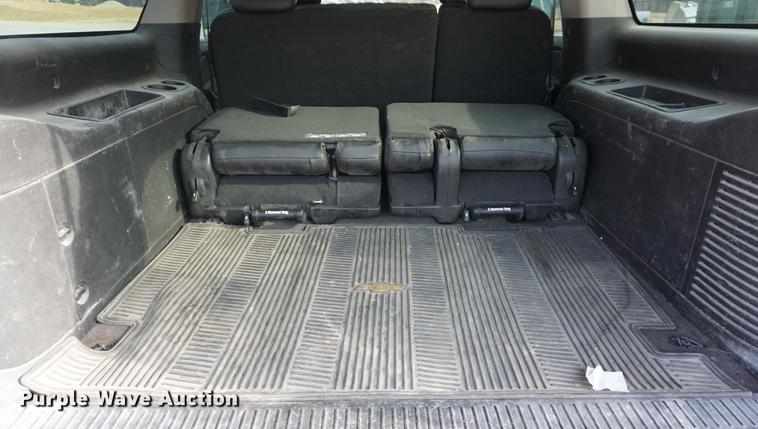 image for item L4803 2011 Chevrolet Suburban 2500 SUV