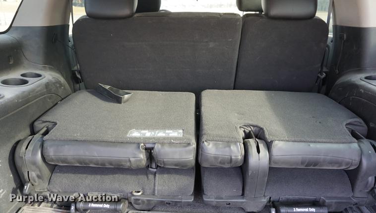 image for item L4803 2011 Chevrolet Suburban 2500 SUV