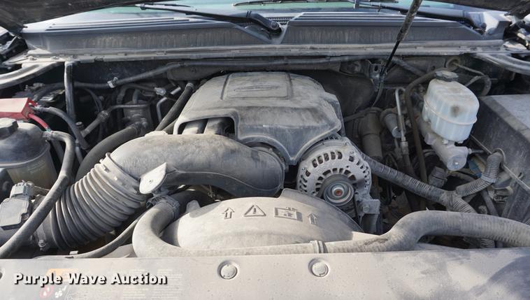 image for item L4803 2011 Chevrolet Suburban 2500 SUV