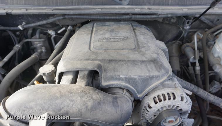 image for item L4803 2011 Chevrolet Suburban 2500 SUV