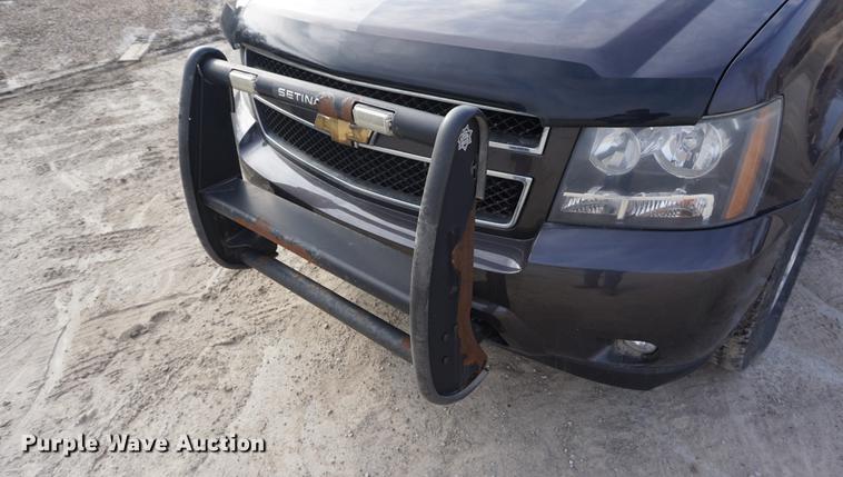 image for item L4803 2011 Chevrolet Suburban 2500 SUV