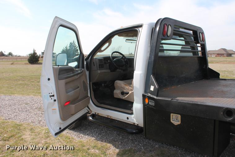 image for item AP9336 2004 Ford F350 Super Duty XLT flatbed pickup truck