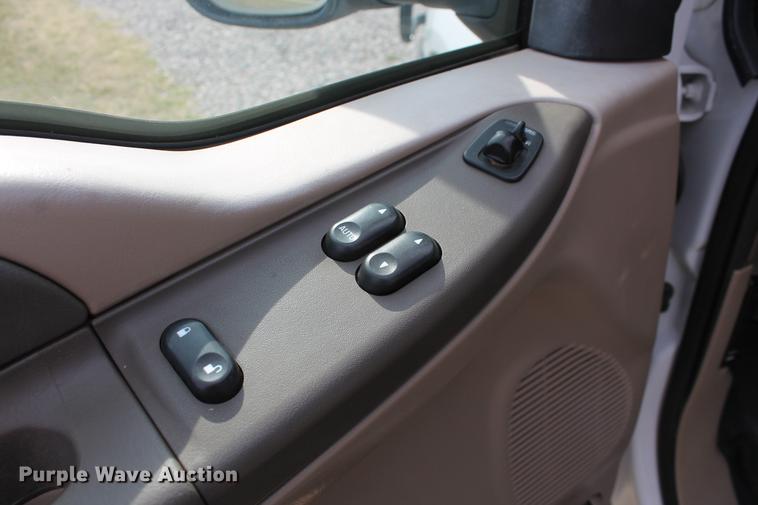 image for item AP9336 2004 Ford F350 Super Duty XLT flatbed pickup truck