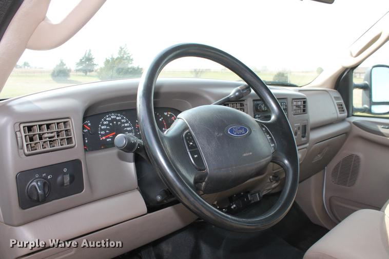 image for item AP9336 2004 Ford F350 Super Duty XLT flatbed pickup truck