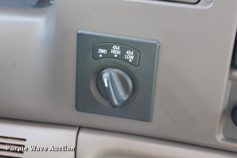 image for item AP9336 2004 Ford F350 Super Duty XLT flatbed pickup truck