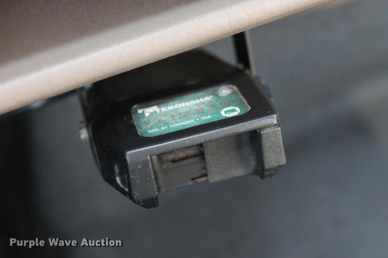 image for item AP9336 2004 Ford F350 Super Duty XLT flatbed pickup truck