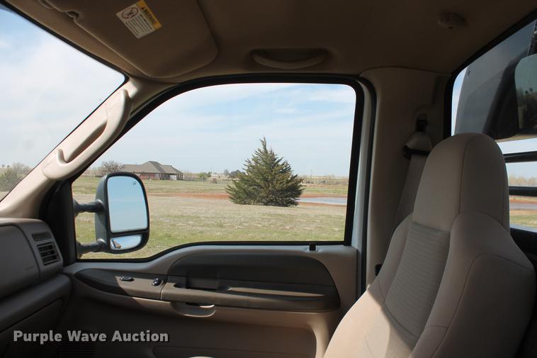 image for item AP9336 2004 Ford F350 Super Duty XLT flatbed pickup truck