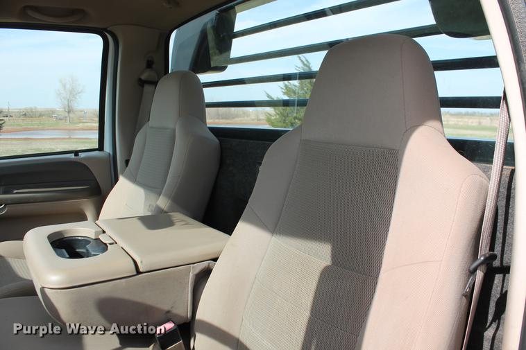 image for item AP9336 2004 Ford F350 Super Duty XLT flatbed pickup truck