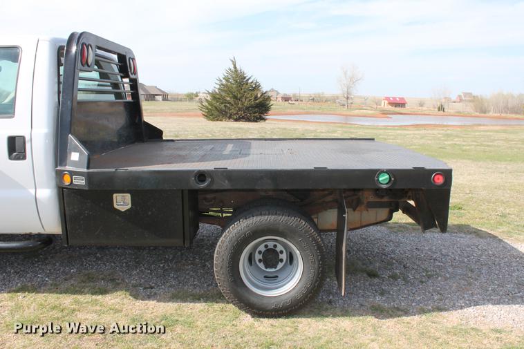 image for item AP9336 2004 Ford F350 Super Duty XLT flatbed pickup truck