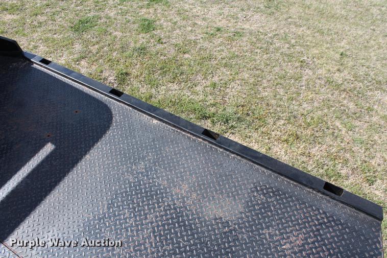 image for item AP9336 2004 Ford F350 Super Duty XLT flatbed pickup truck