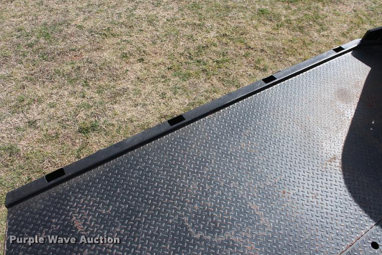 image for item AP9336 2004 Ford F350 Super Duty XLT flatbed pickup truck