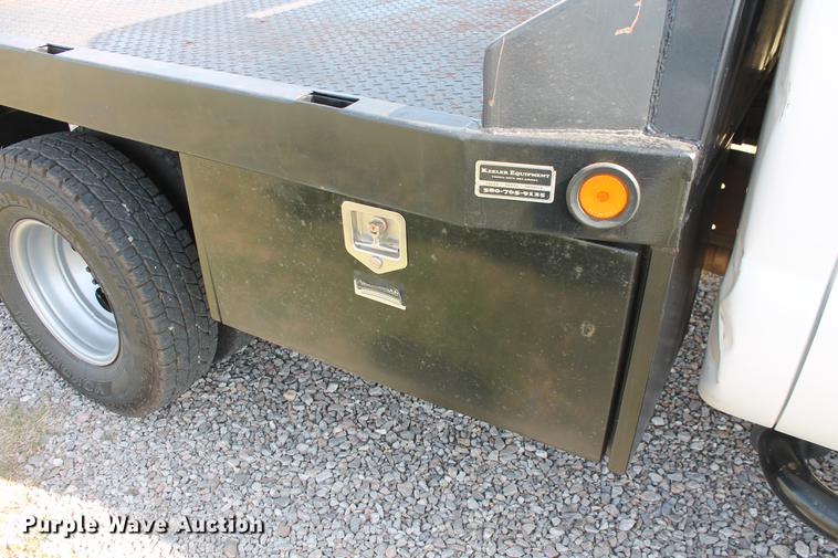 image for item AP9336 2004 Ford F350 Super Duty XLT flatbed pickup truck