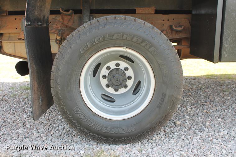 image for item AP9336 2004 Ford F350 Super Duty XLT flatbed pickup truck