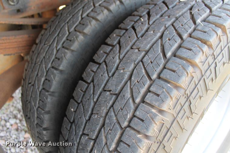 image for item AP9336 2004 Ford F350 Super Duty XLT flatbed pickup truck