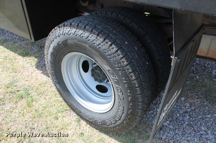 image for item AP9336 2004 Ford F350 Super Duty XLT flatbed pickup truck