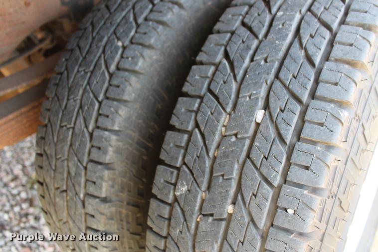 image for item AP9336 2004 Ford F350 Super Duty XLT flatbed pickup truck