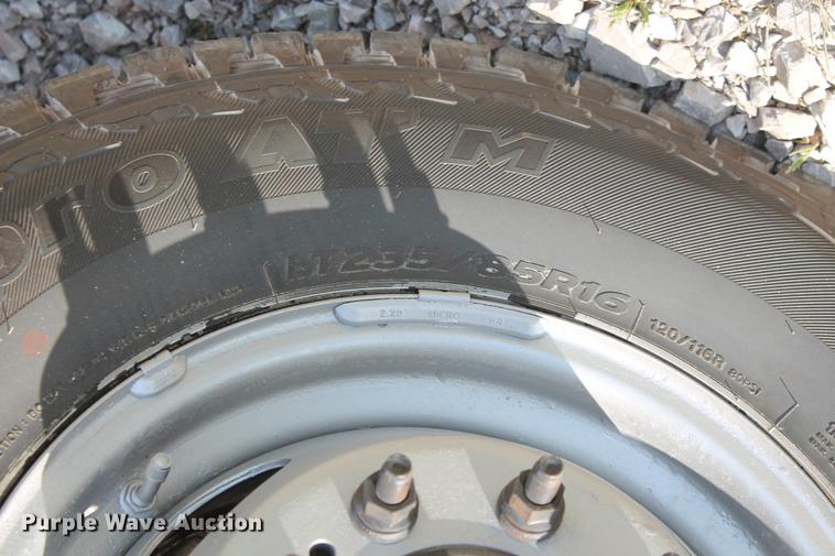 image for item AP9336 2004 Ford F350 Super Duty XLT flatbed pickup truck