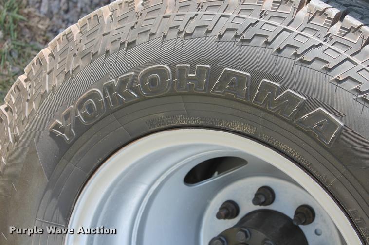 image for item AP9336 2004 Ford F350 Super Duty XLT flatbed pickup truck